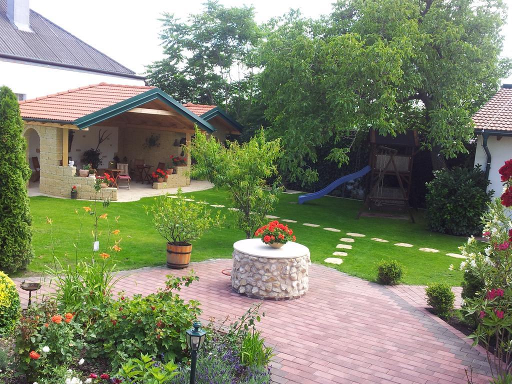 Отель Gastehaus Samira Пурбах-ам-Нойзидлер-Зе Экстерьер фото